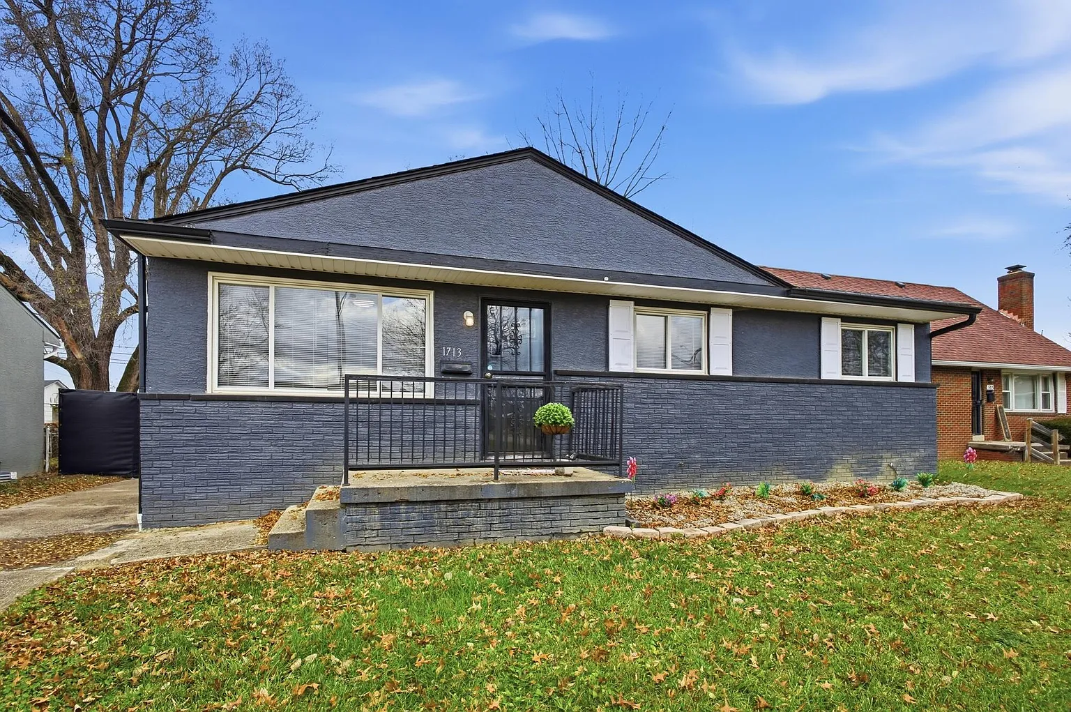 1713 Kelton Ave photo 1