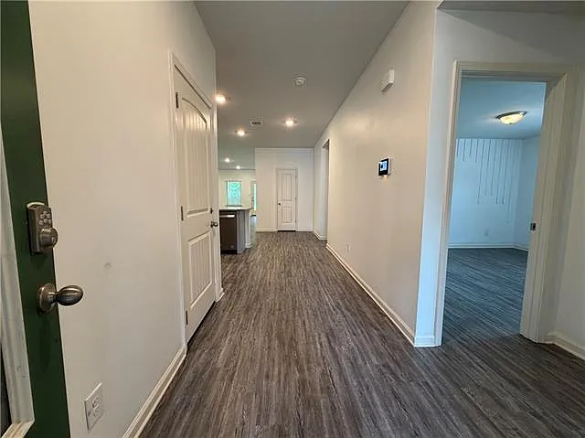 4 bed, 2.0 bath, 2079 sqft, $2,400 — Photo 3