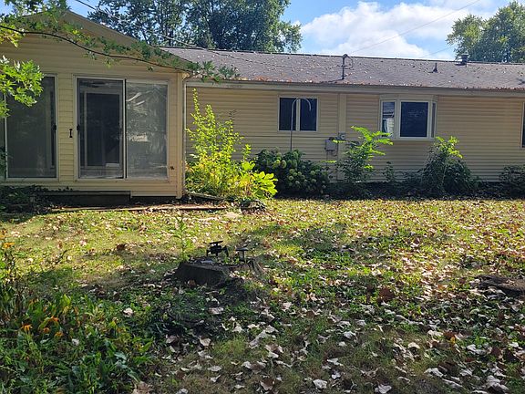 3rd image of 207 Highland Dr