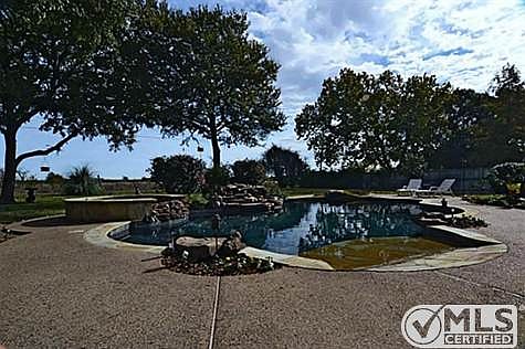5th image of 7 Lee Dr
