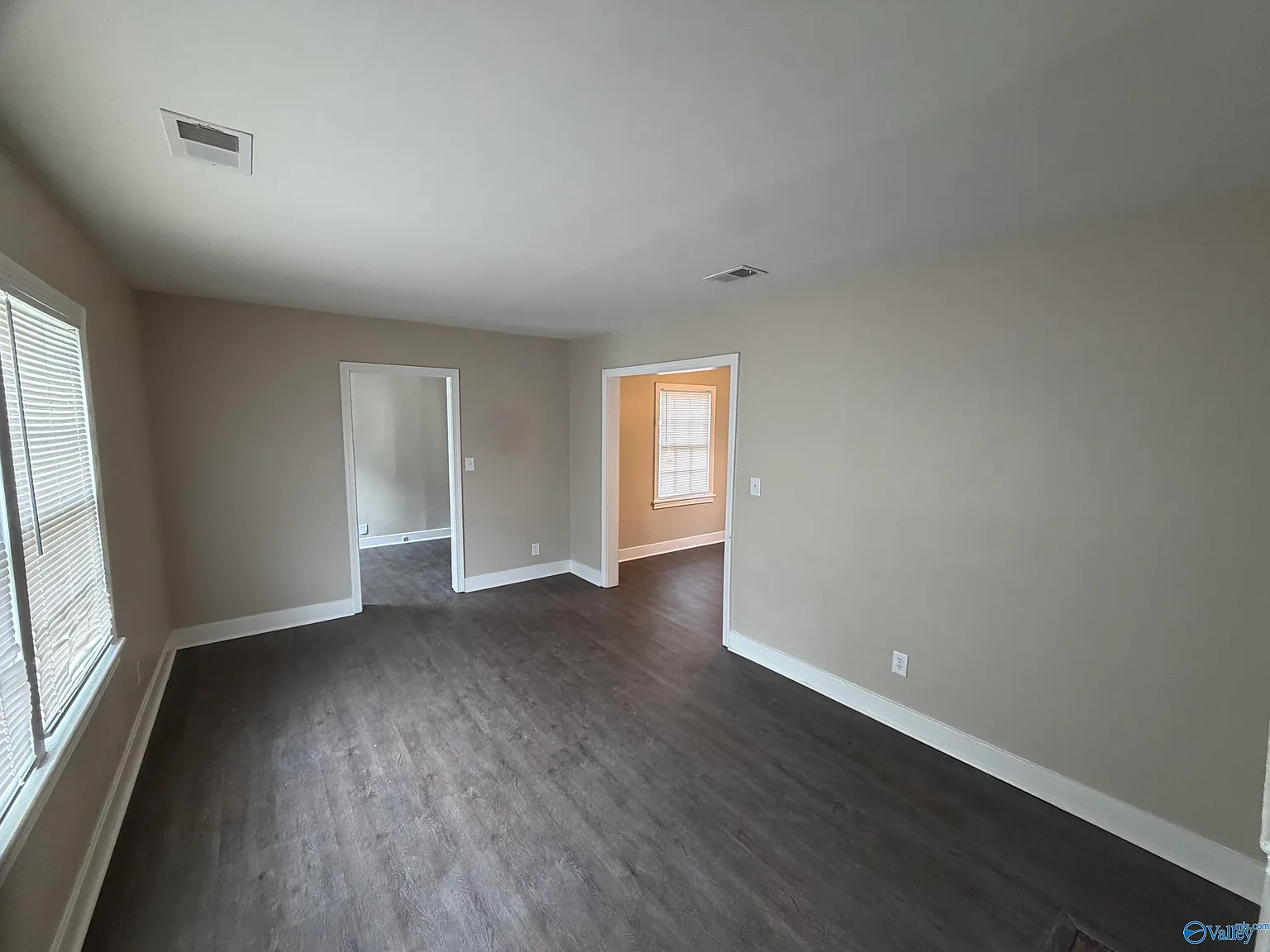 2 bed, 1.0 bath, 952 sqft, $1,100 — Photo 2