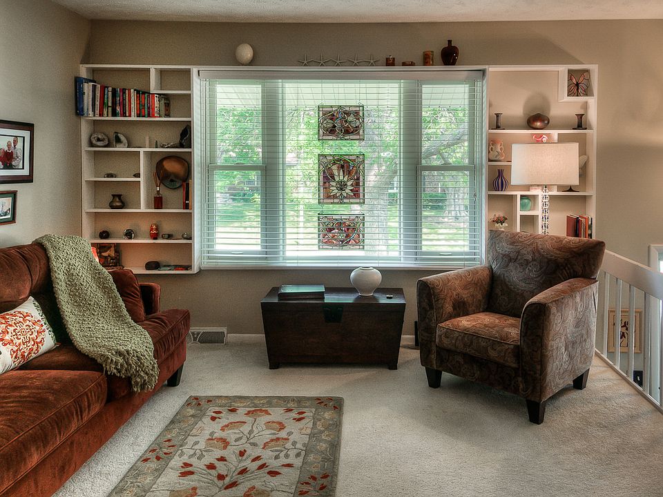 1st image of 1818 N 110th Avenue Cir