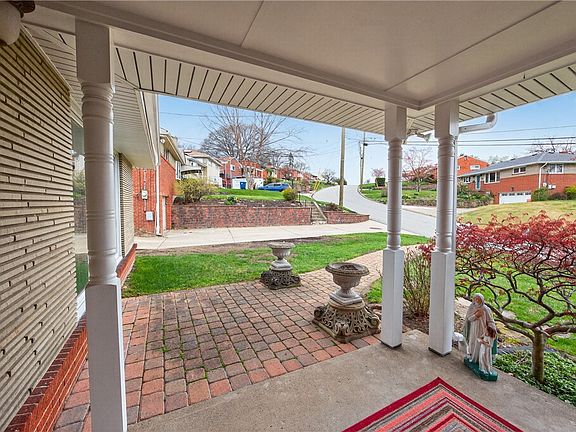 4th image of 498 Balconade Dr