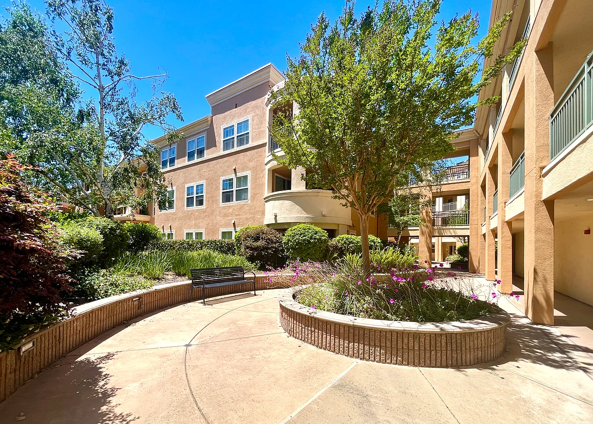 Building Photo - 1390 Saddle Rack St #245