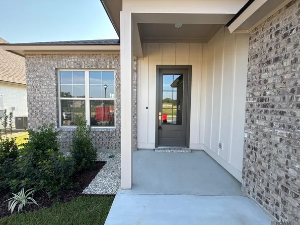 37332 Hereford St, Prairieville, LA 70769