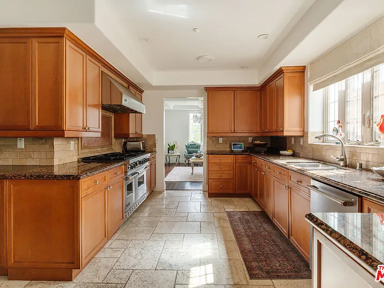 1835 Pandora Ave #302 — Photo 11