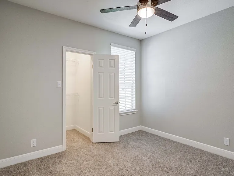 Signature Point Apartment Homes — Photo 44