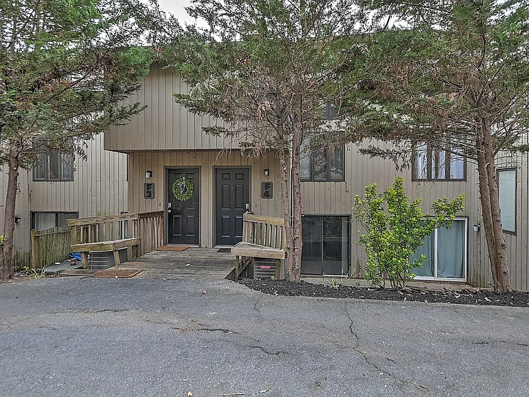109 Beechnut St #4 — Photo 31