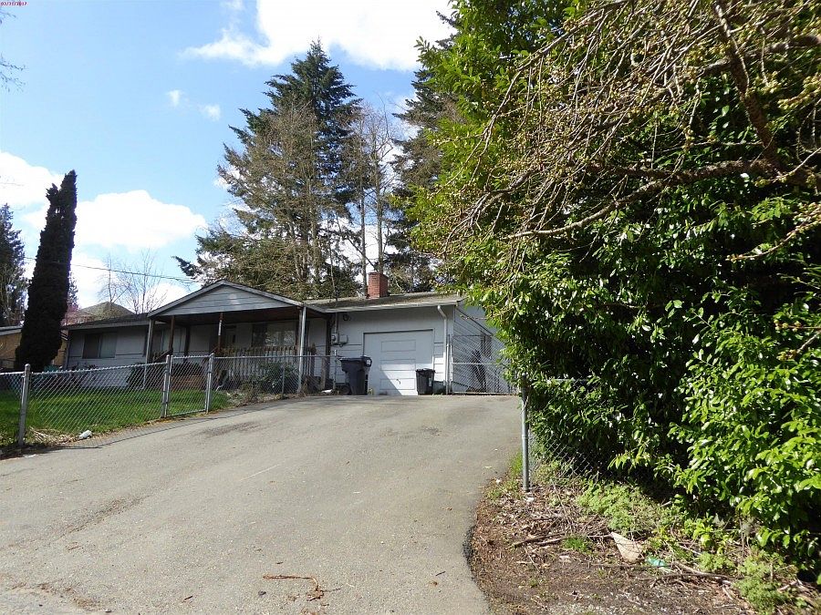 2nd image of 9920 Fruitland Ave E