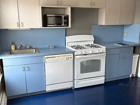 2nd image of 80 Monell Ave Floor 2