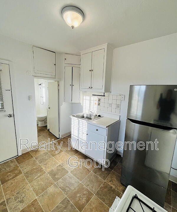 1st image of 2014 Earl St APT 3