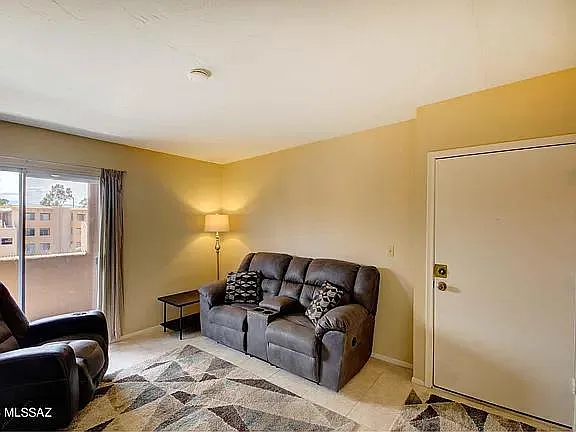 1810 E Blacklidge Dr #514 — Photo 9