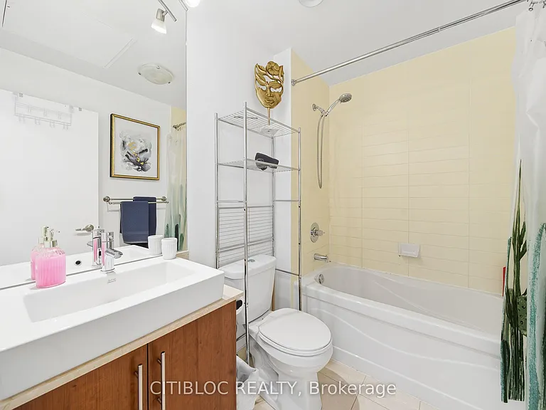 65 Bremner Blvd #4007 — Photo 34
