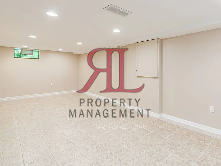 317 E Royal Forest Blvd — Photo 20