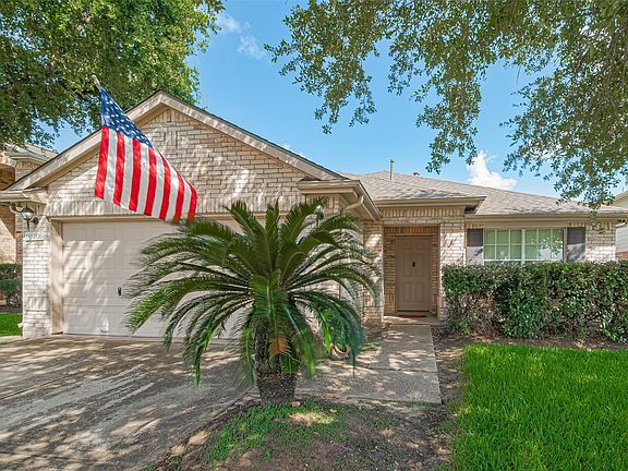 3rd image of 10106 Hollyvine Ln