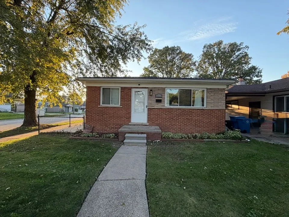 4512 Raymond Ave