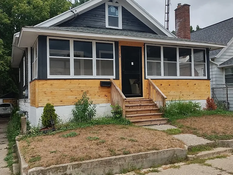 115 E Livingston Dr — Photo 1