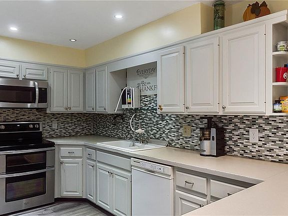 4th image of 1201 Oakwood Ln