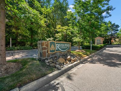 22180 River Pines Dr, Farmington, MI, 48335