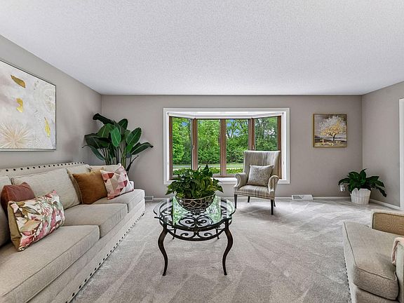4th image of 6604 Londonderry Dr