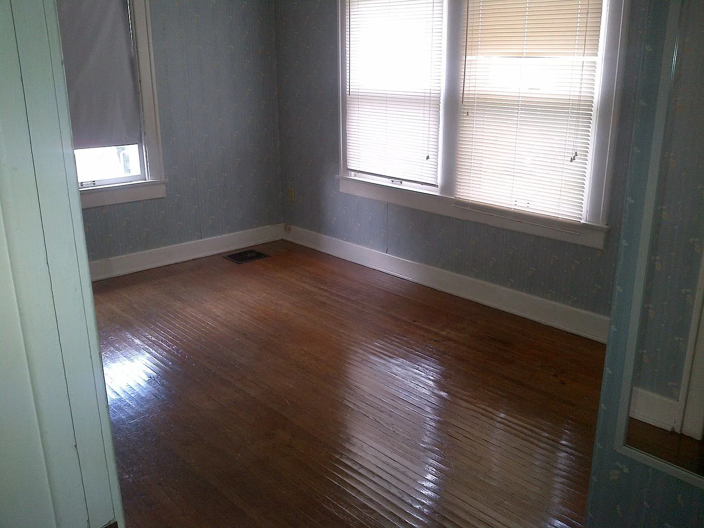 LARGE 5 Bed/2Bath Hoosier-style home close to campus — Photo 4