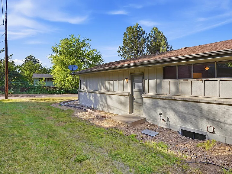 3260 E Maplewood Ave — Photo 42
