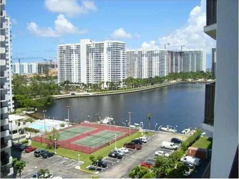 Building Photo - 18031 Biscayne Blvd #10043