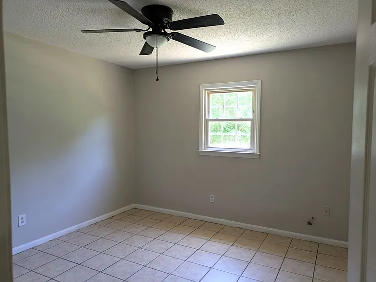 211 8th Avenue Dr SE — Photo 5