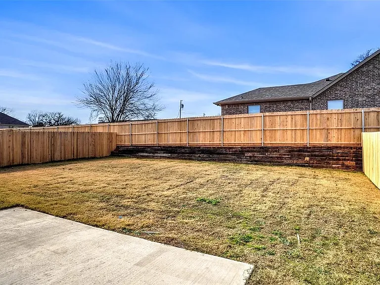 925 N Barrett Ave — Photo 8