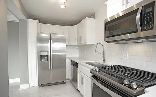 Plaza House Photo 1