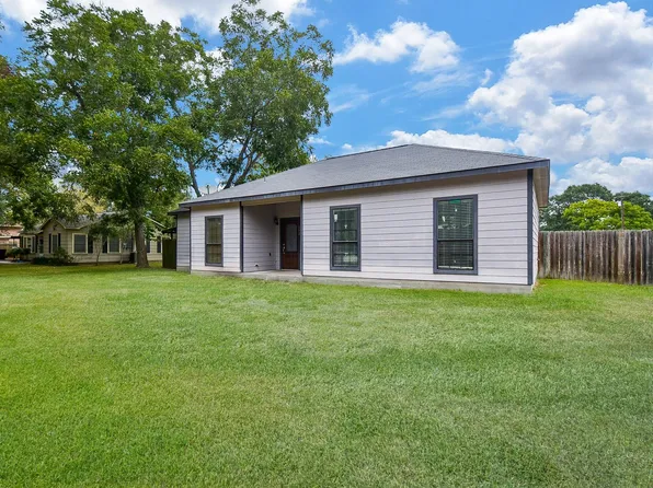 602 Clara Ave, El Campo, TX 77437