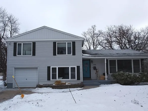 1622 7th Ave NW, East Grand Forks, MN 56721