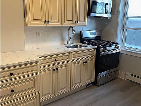 2nd image of 128 35th St #3