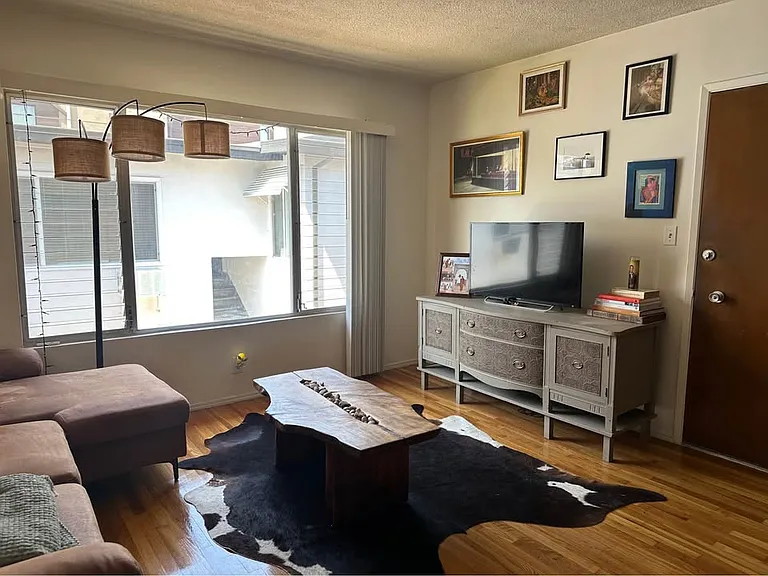 152 S Hayworth Ave #8 — Photo 1
