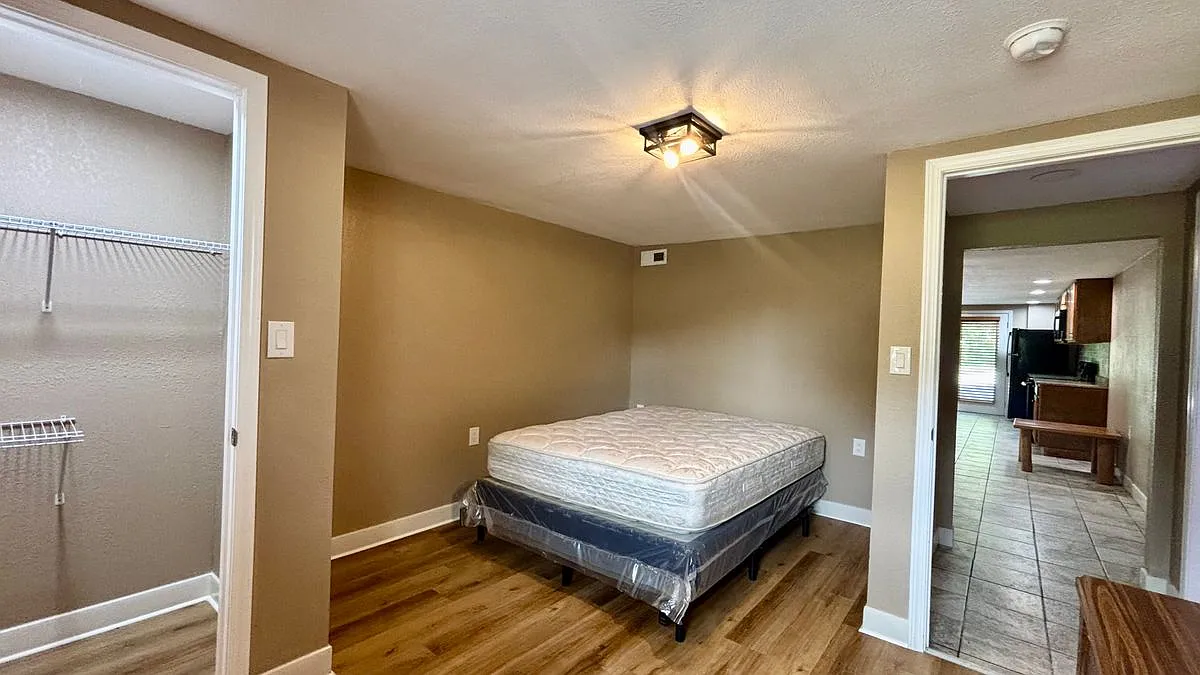 3 bed, 2.0 bath, 1594 sqft, $1,800 — Photo 3