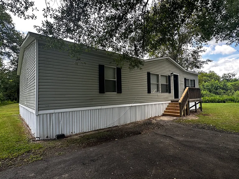 509 Green Swamp Rd — Photo 2