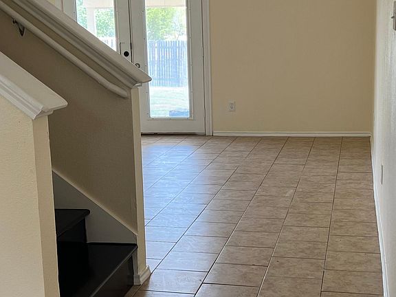 4th image of 2203 Bluebonnet Dr