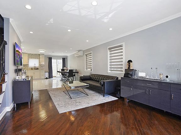 5th image of 2035 E 15th St