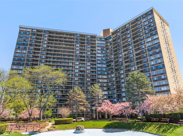 2 Bay Club Drive #17P, Bayside, NY 11360