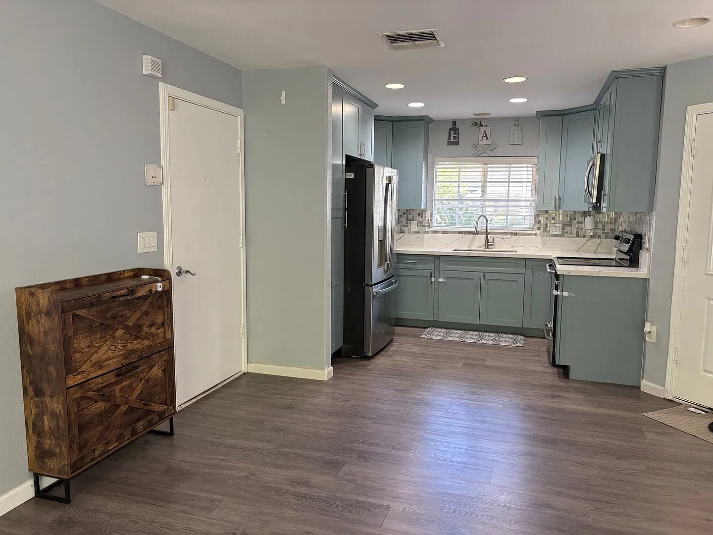 Sea Country Three Bedroom Home — Photo 3