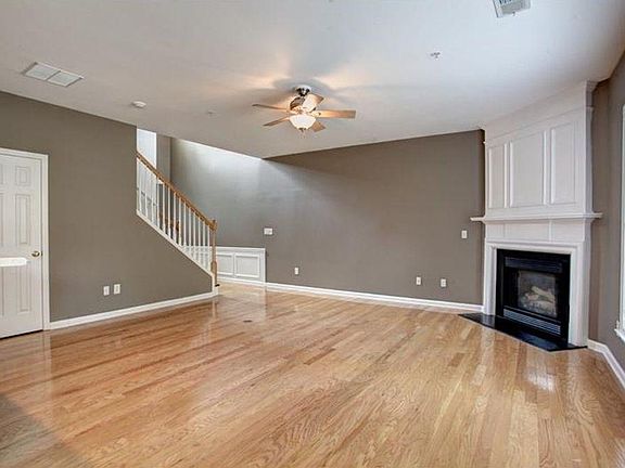3rd image of 285 Regent Sq