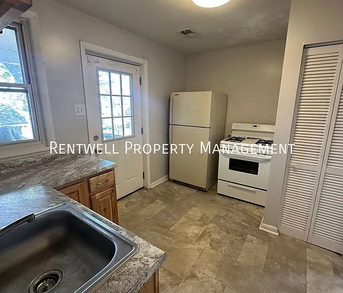 395 Connecticut Ave #2 — Photo 2