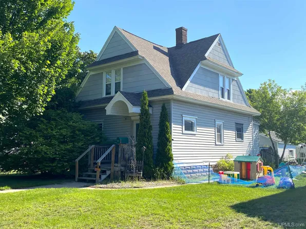 1112 Stephenson Ave, Escanaba, MI 49829