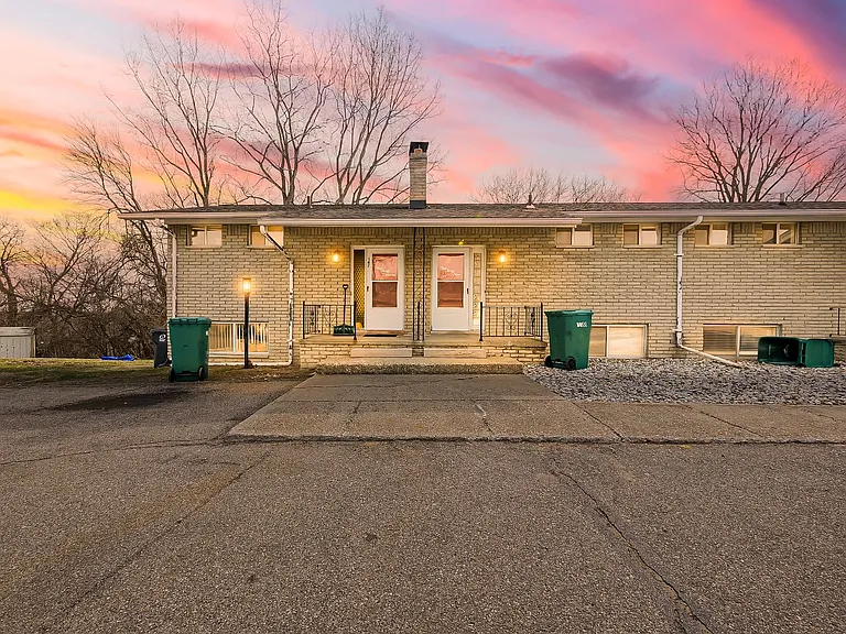 149 Huronview Ct — Photo 1