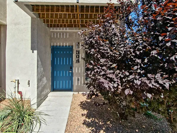 304 Titanium St SW, Albuquerque, NM 87102