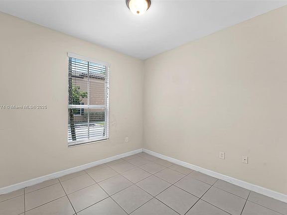 5th image of 17077 SW 93rd St