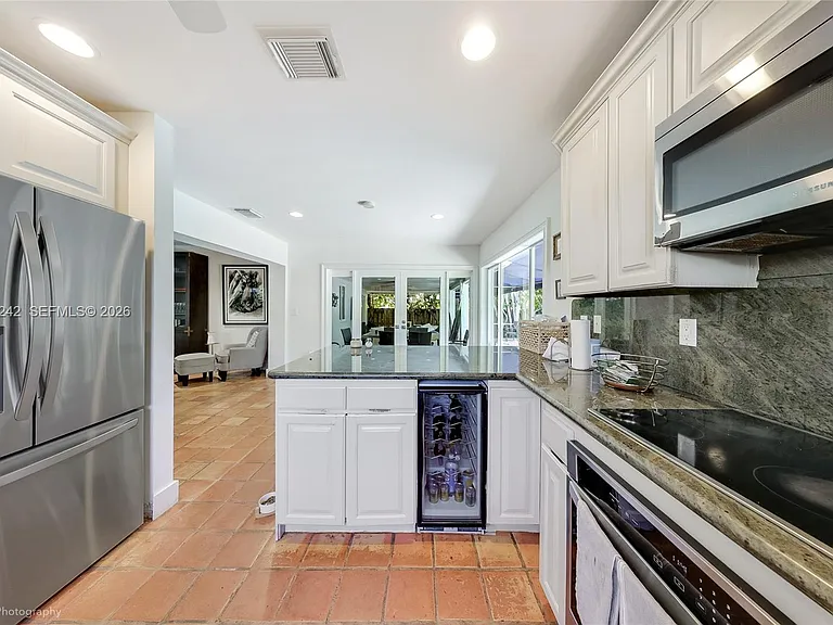 526 Satinwood Dr — Photo 9