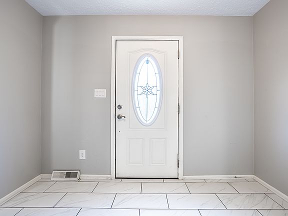4th image of 11455 Creekwood Cir