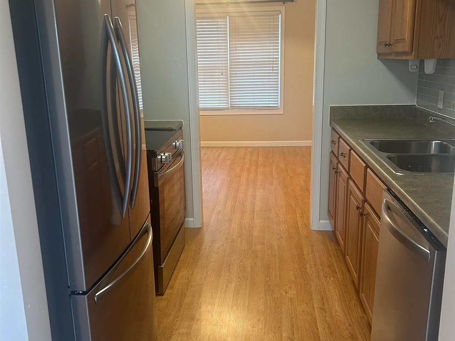 3 bed, 2.5 bath, 1444 sqft, $2,000 — Photo 4