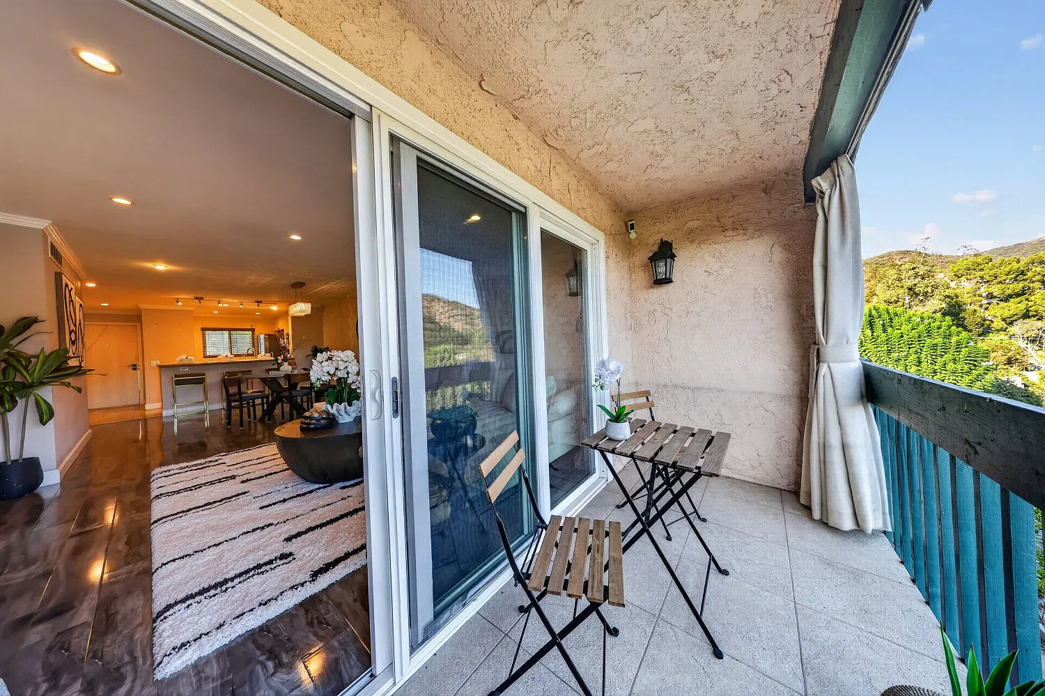 2 bed, 1011 sqft, $3,500 — Photo 3